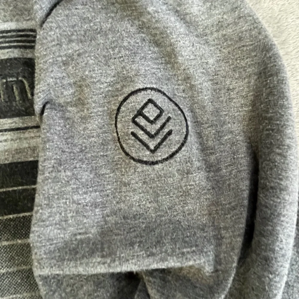 Travis Mathew Quarter Zip‎ Pullover Mens Size Medium Gray Striped Golf Sweater